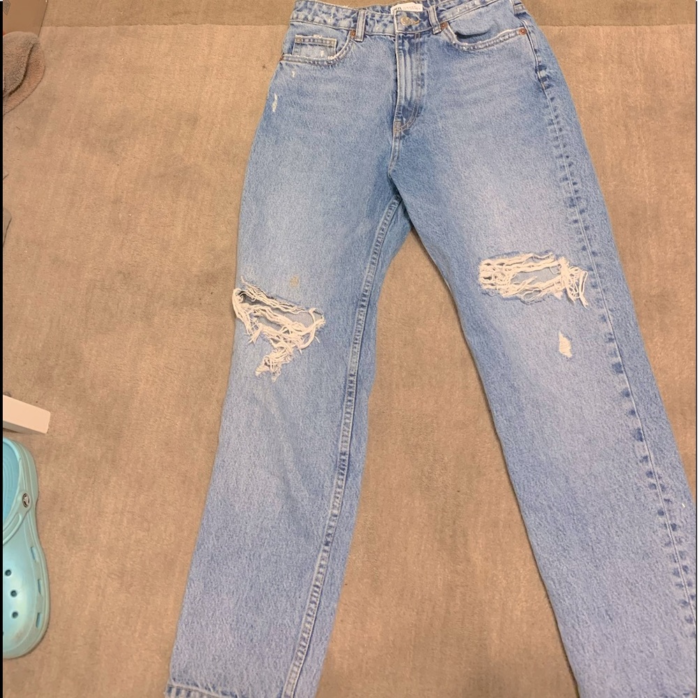 Cute zara high waisted mom jeans.